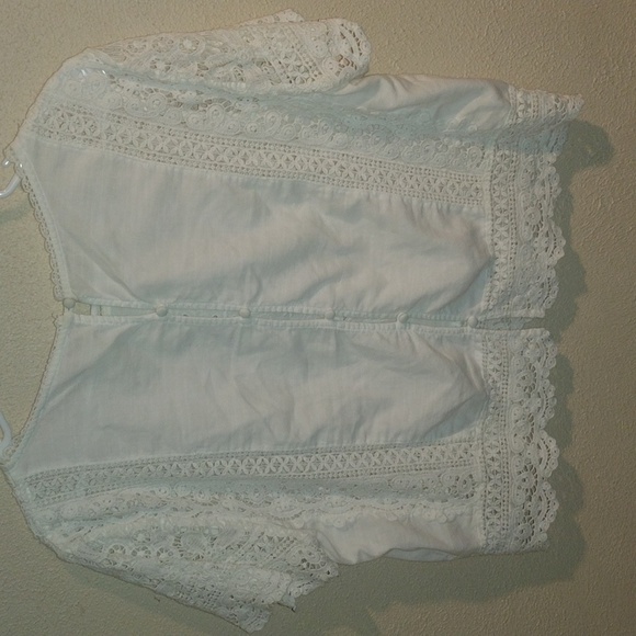 Adorable 100% Cotton with Lace Detailing and Button up Back Cropp… - Picture 7 of 7